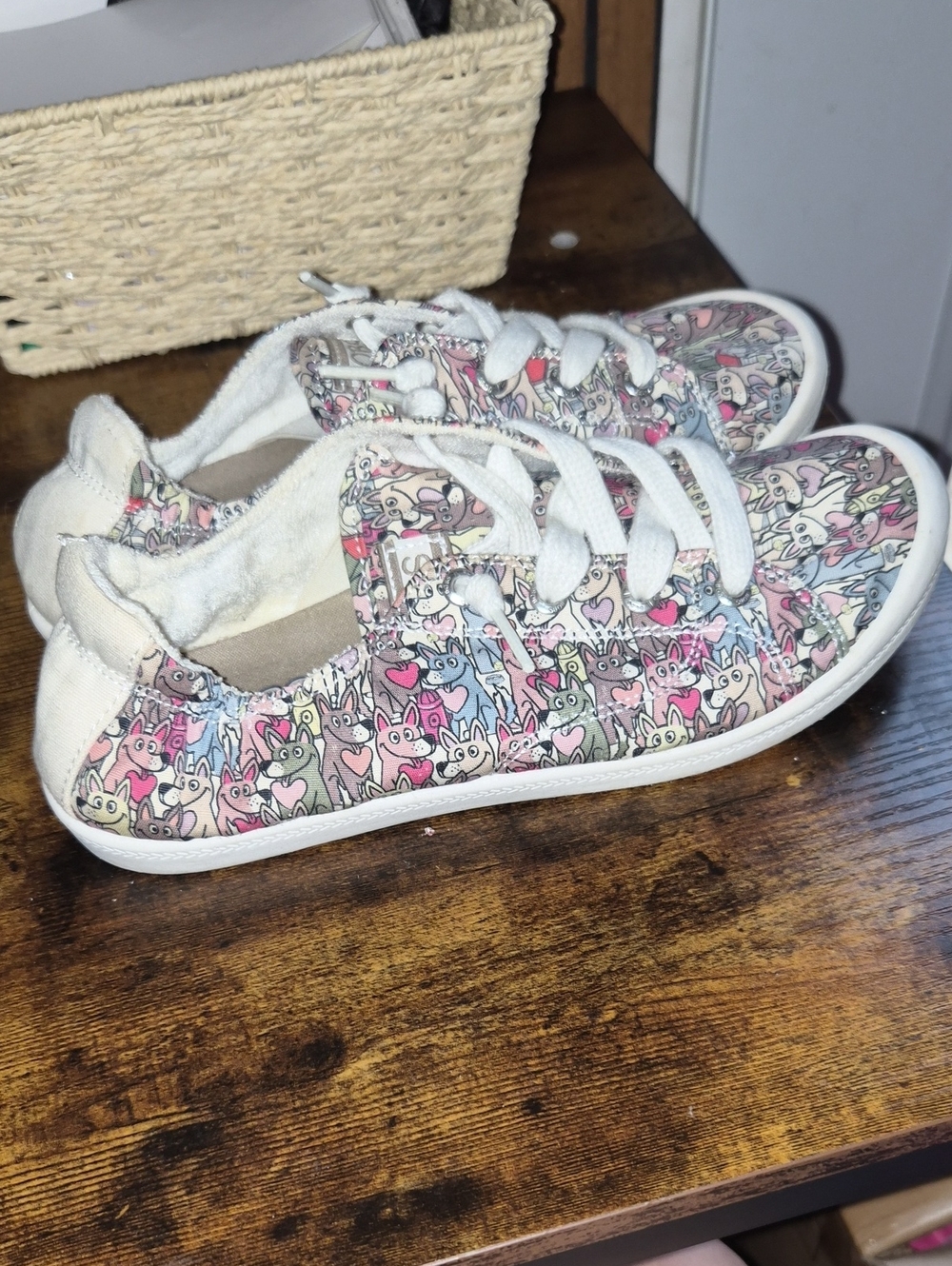BOBS Skechers Women’s Pink Multi Dog Print Lace-Up Sneakers Memory Foam 6.5